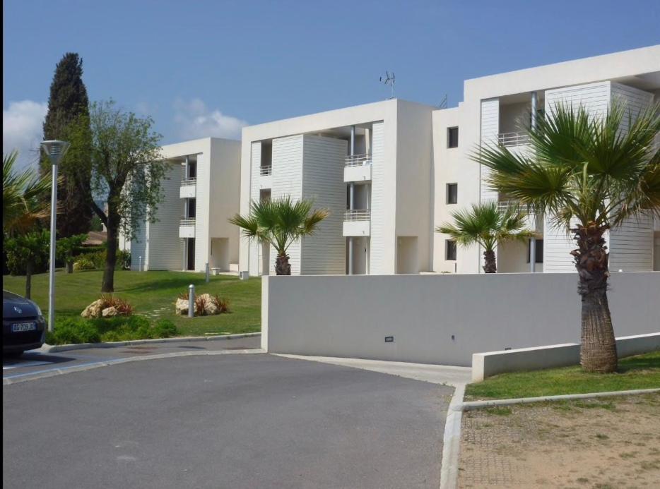 Luxury 3 Piece Garden Apartment In Cannes Marina Мандельё-ла-Напуль Экстерьер фото