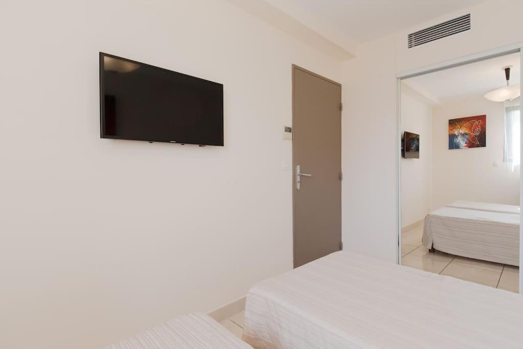 Luxury 3 Piece Garden Apartment In Cannes Marina Мандельё-ла-Напуль Экстерьер фото