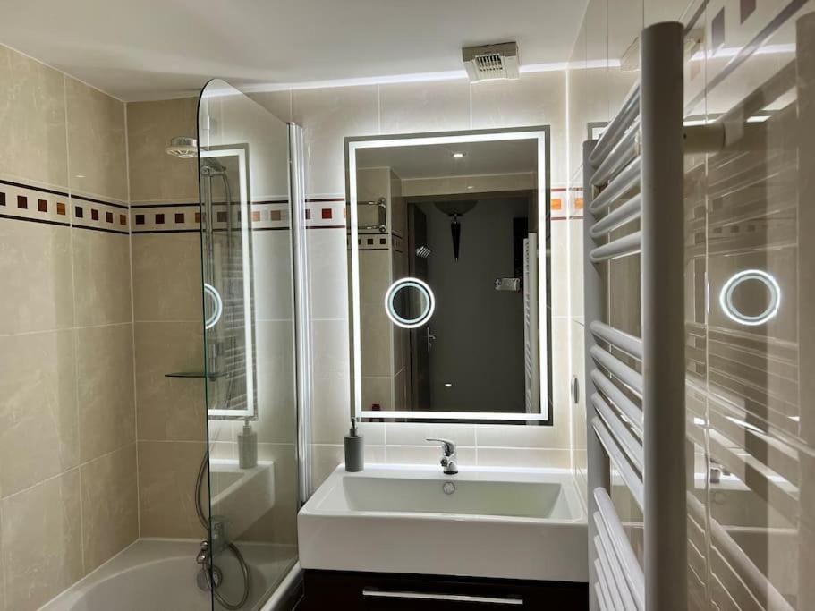 Luxury 3 Piece Garden Apartment In Cannes Marina Мандельё-ла-Напуль Экстерьер фото